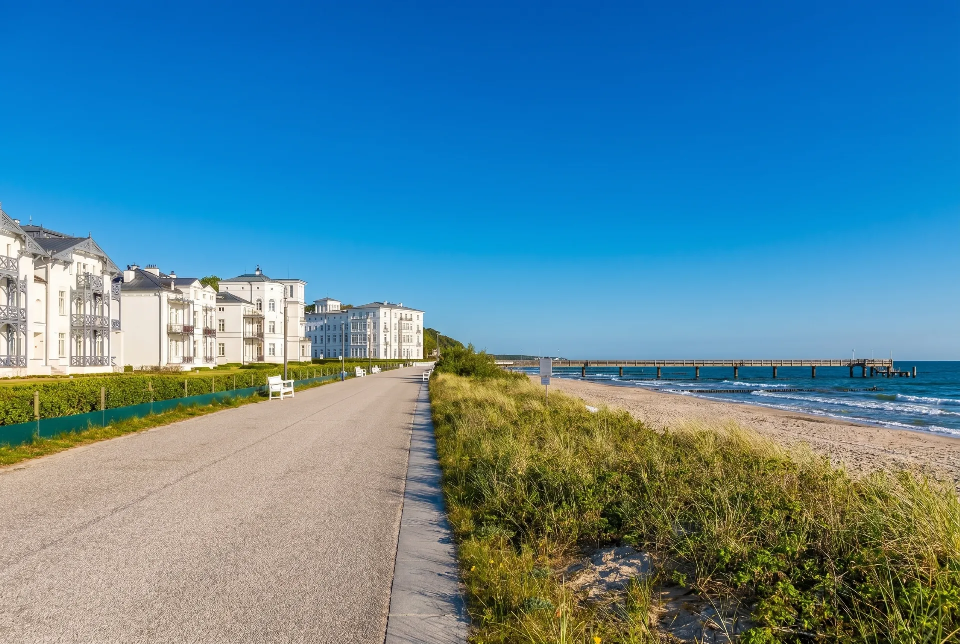 Weiße Villen in Heiligendamm an der Ostsee